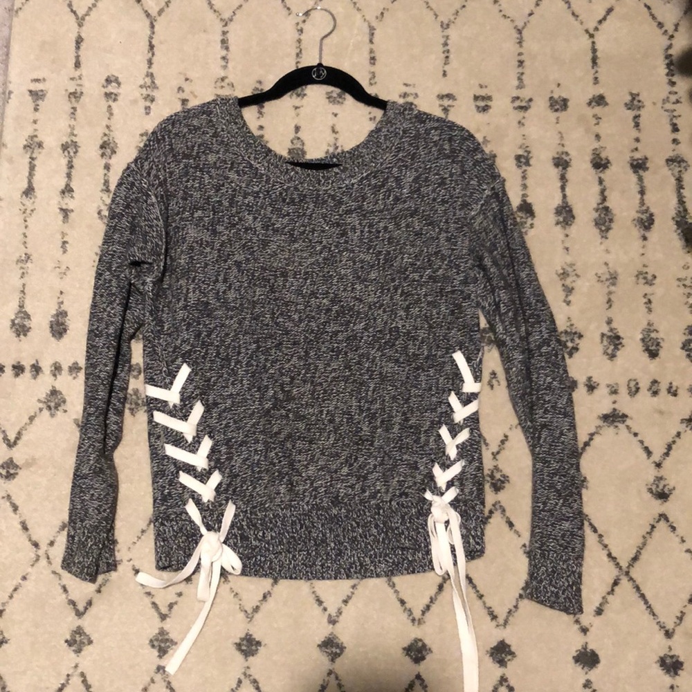 Grey sweater with ties